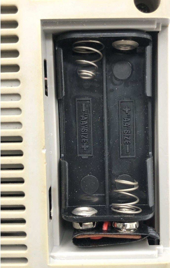 General Electric Powered AC/Battery AM/FM Radio Model No 7-2825J Vintage