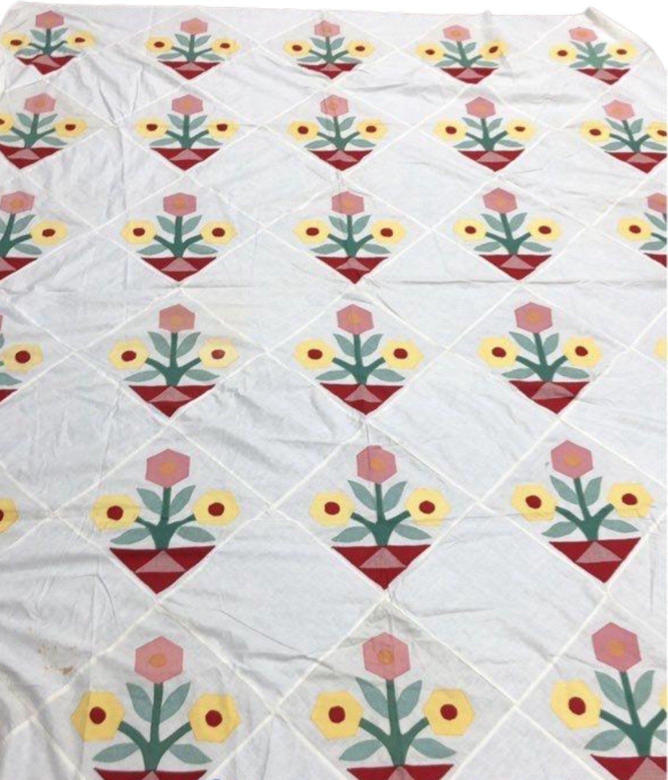 Applique Floral Pattern Quilt White 84 X 71