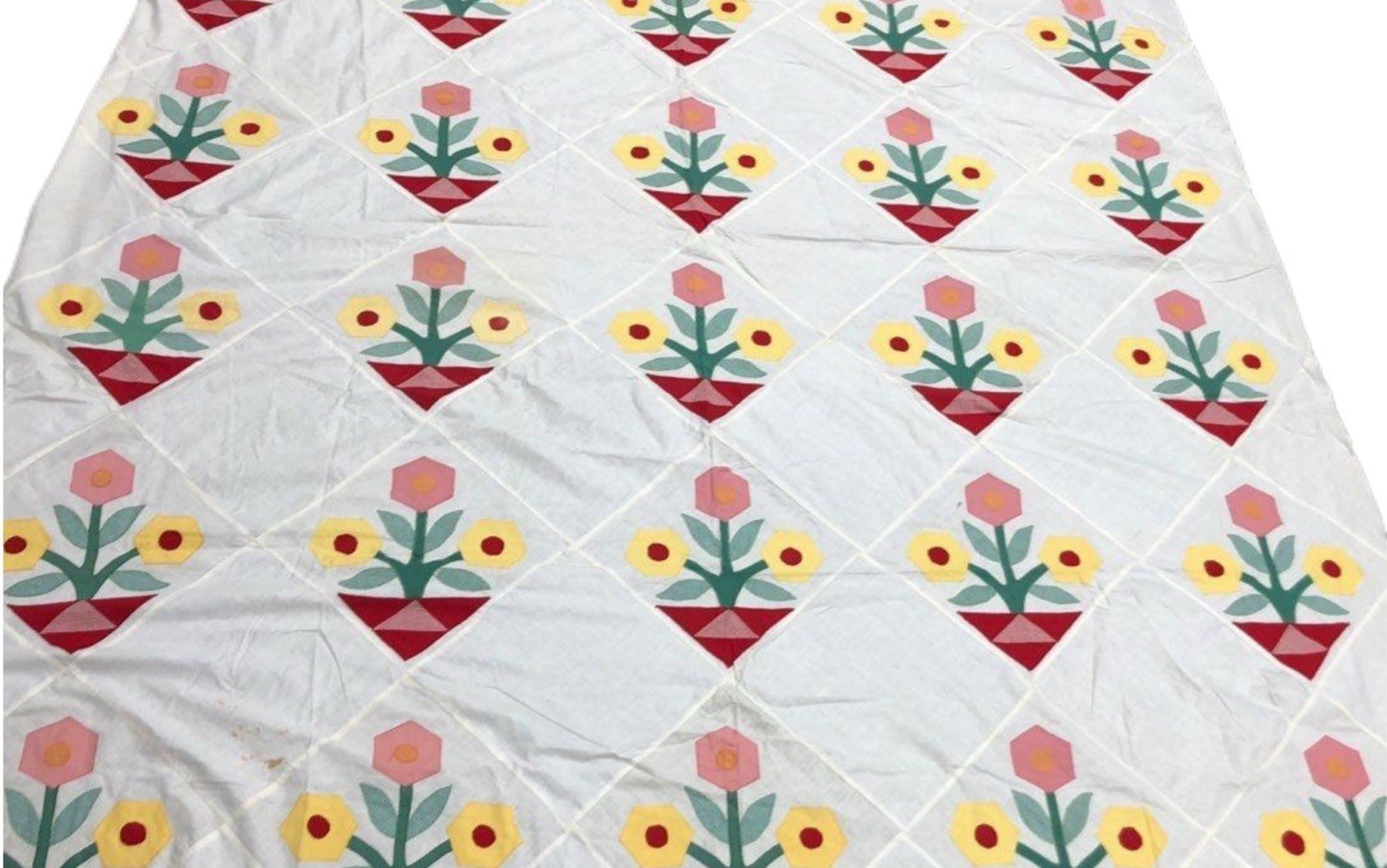 Applique Floral Pattern Quilt White 84 X 71