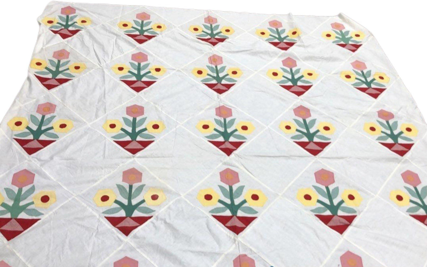 Applique Floral Pattern Quilt White 84 X 71