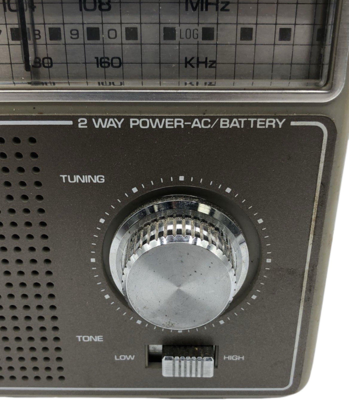 General Electric Powered AC/Battery AM/FM Radio Model No 7-2825J Vintage