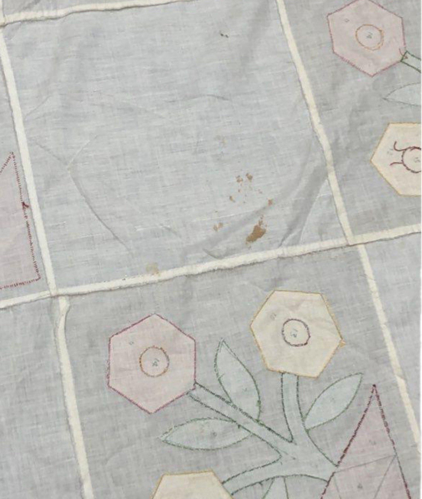 Applique Floral Pattern Quilt White 84 X 71
