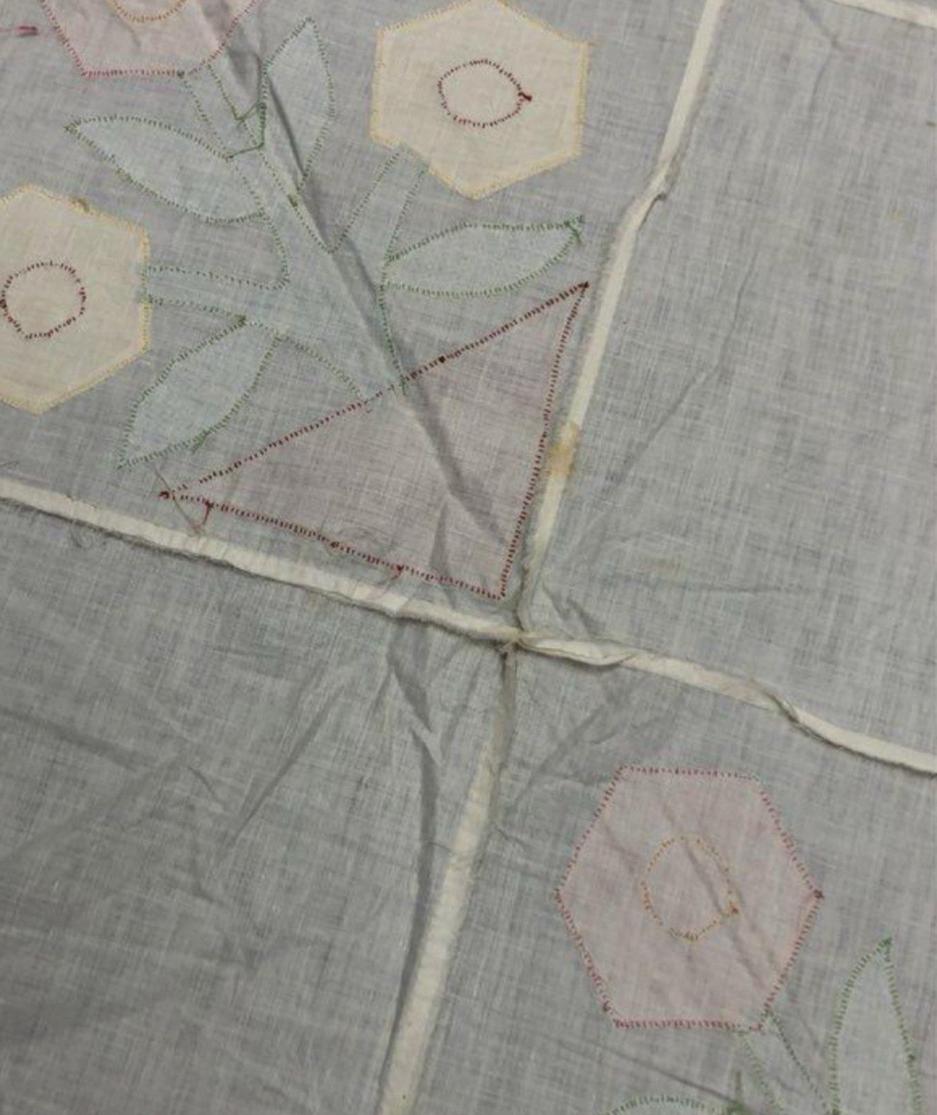 Applique Floral Pattern Quilt White 84 X 71